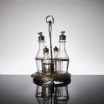 505765 Cruet stand